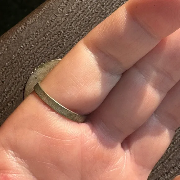 Elegant Silver tone and Turquoise Ring - Picture 3 of 3